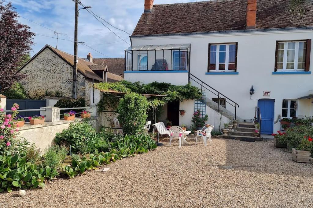 Les Noyers Monestois Entre Cher Et Canal De Berry Mennetou-sur-Cher Екстериор снимка